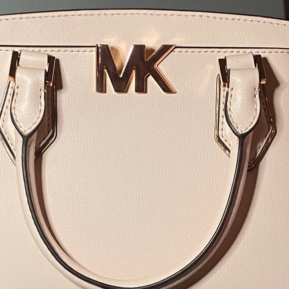 💫Michael Kors Crossbody Messenger 💫 NWT - Picture 4 of 14